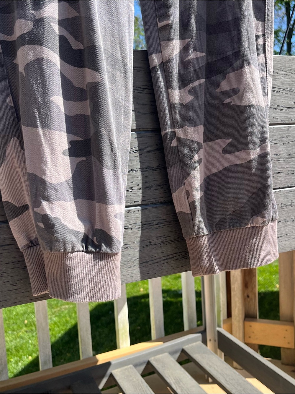 Splendid Women’s Gray Camo Casual Comfy Jogger High Rise Lounge Pants Size M - Picture 4 of 7